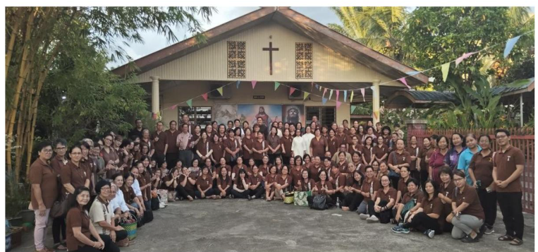Living the Franciscan Spirituality and Charism in the New Millennium.
